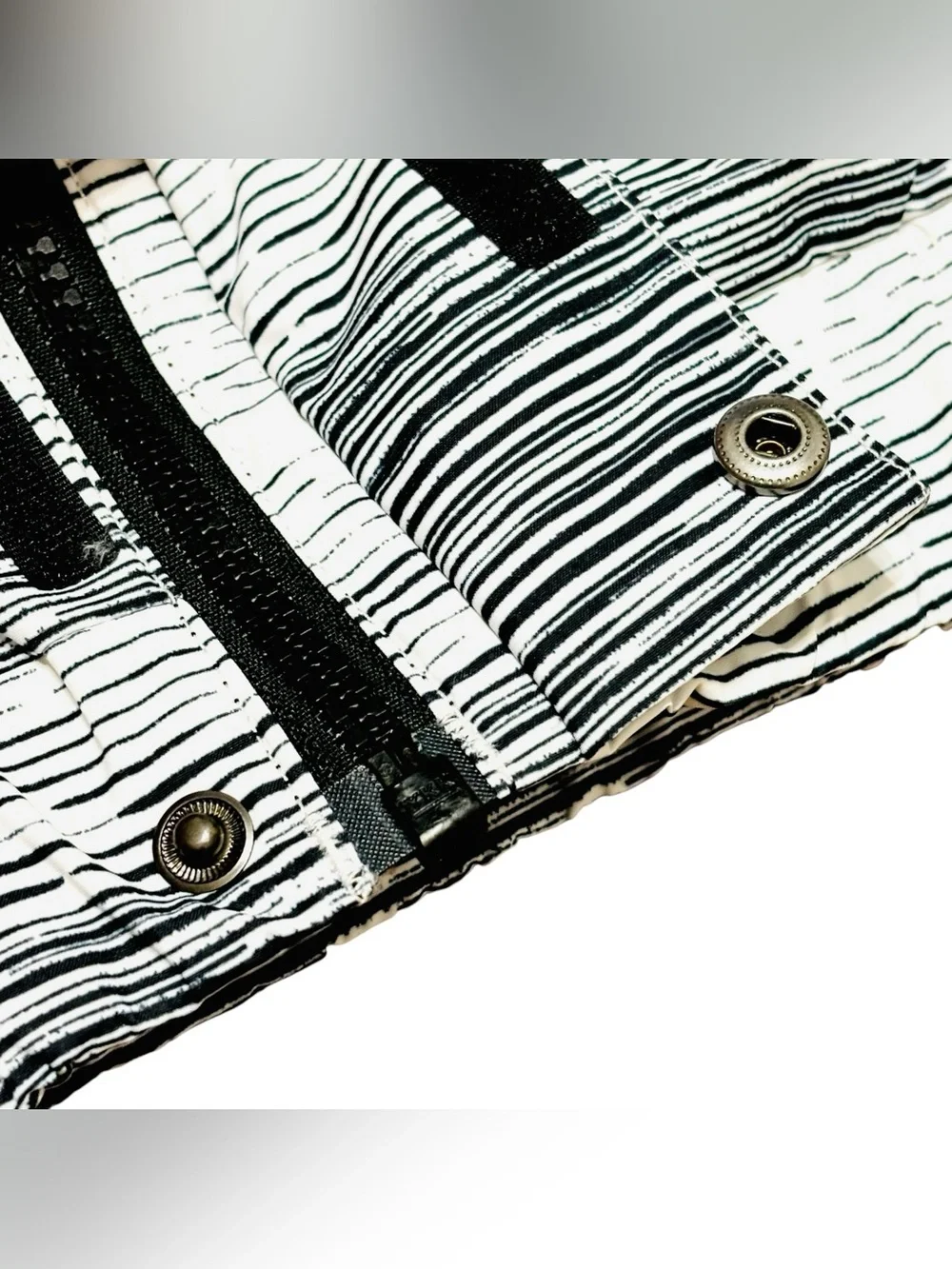 The North Face Girls Precita Rain Jacket Large 14/16 Black White Static Stripe